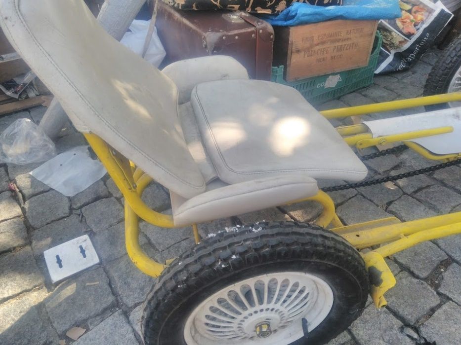 Carro antigo pedais