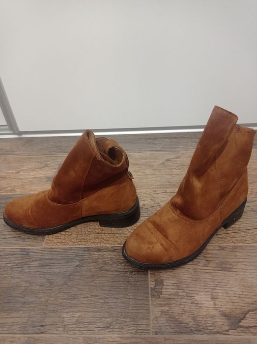 Zamszowe botki 36
