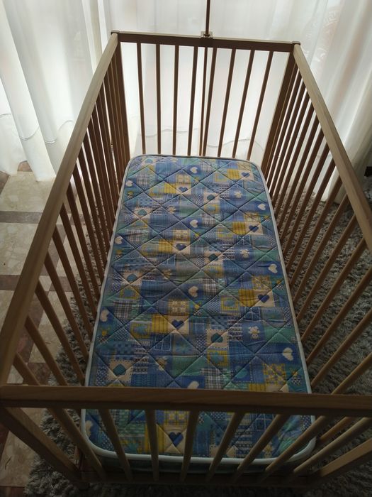 Berço com acessórios