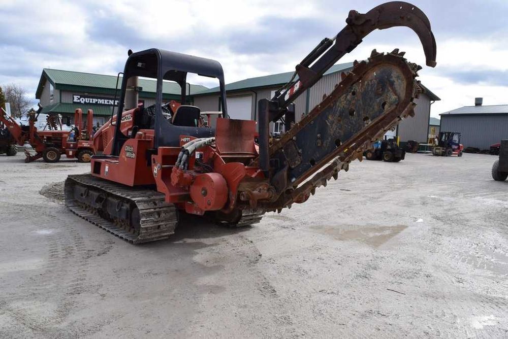 Гусеничний трактор кабелеукладач  траншеєкопач бара  Ditch Witch HT115