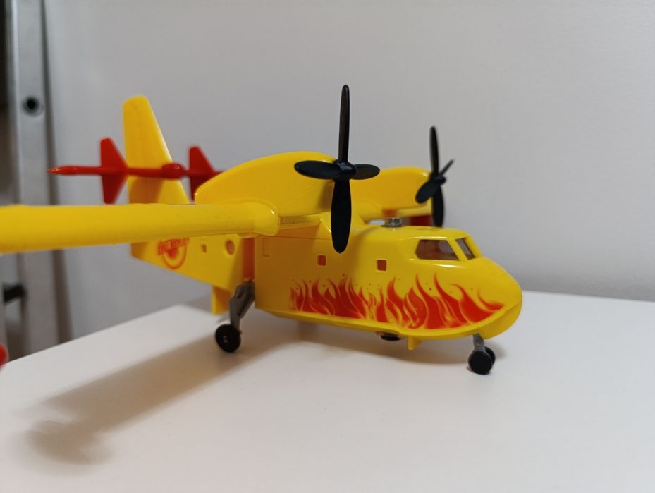 Samolot gaśniczy - Siku World: skala 1:87 do pożarów lasów, Straż poża