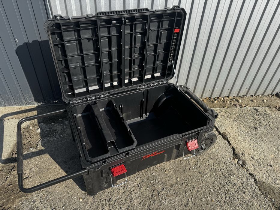Duża skrzynia na kołach Packout Milwaukee