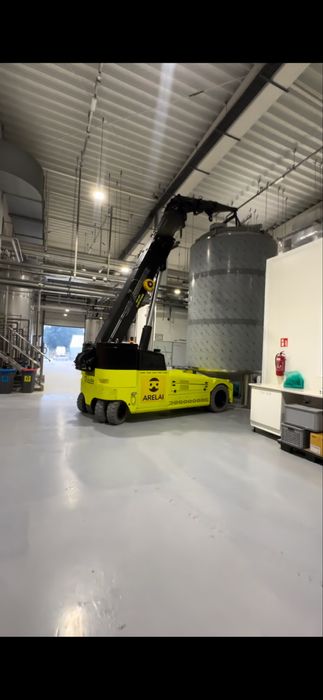 Rekokacje maszyn i zbiorników - kompaktowy żuraw elektryczny 18 TON