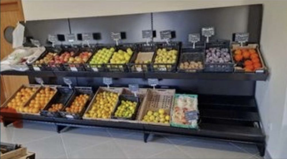 Vendo estantes para frutaria, ideais para exposição de fruta e legumes