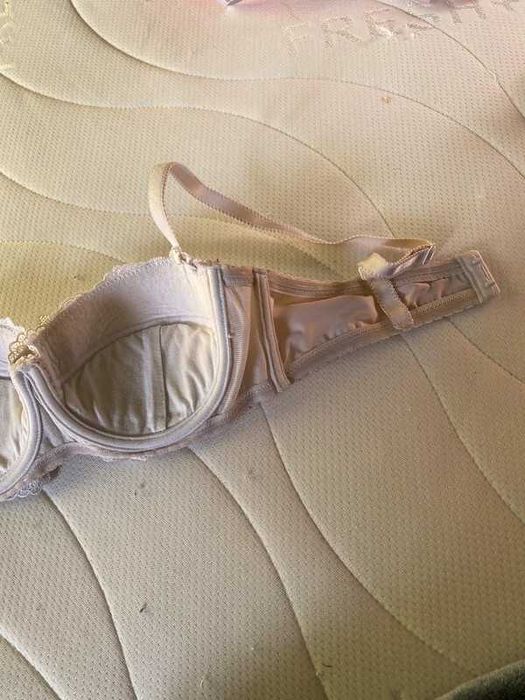 Biały stanik biustonosz w błyszczącą koronkę wiessman 70c push up