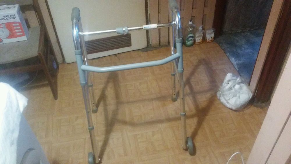 chodzik-balkonik  dla osoby starszej