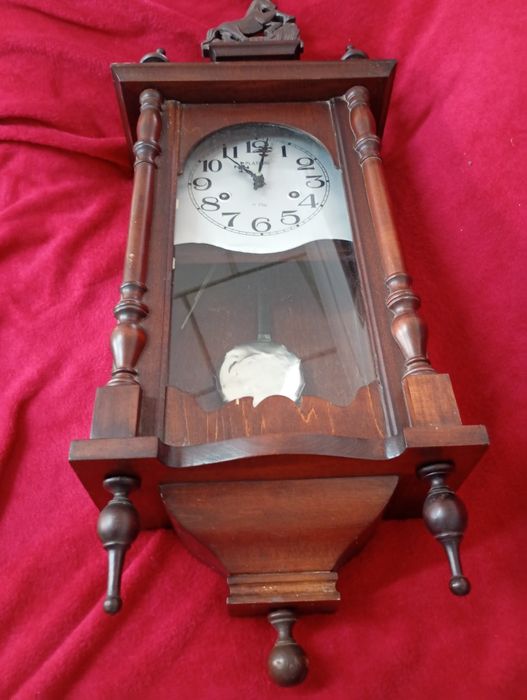 Relógio de madeira antigo