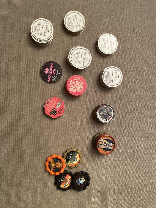 Lote de Tazos  e outros