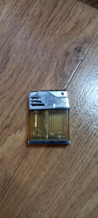 Запальничка бензинова.