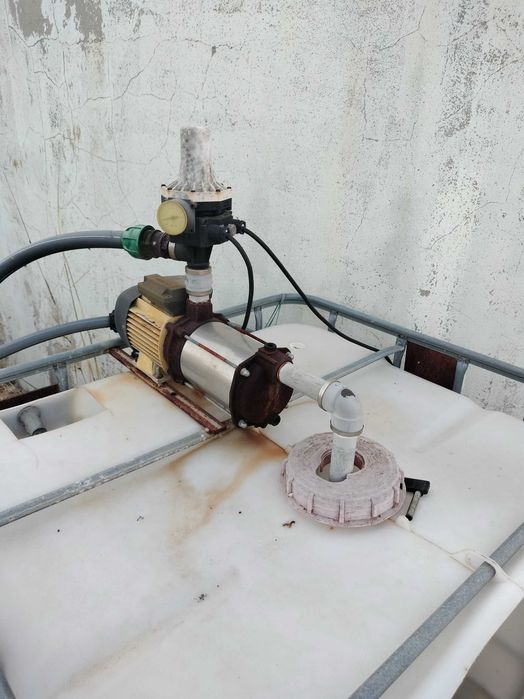 Depósito 1000 litros água com bomba de água monofásica