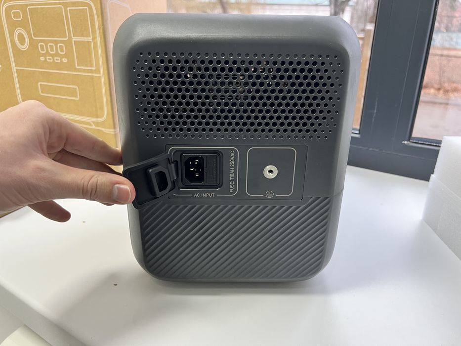 Зарядна станція Bluetti AC70 768Wh/1000wh