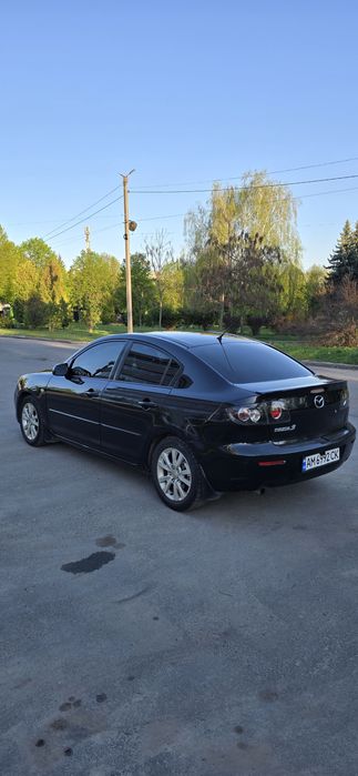 Машина Mazda 3