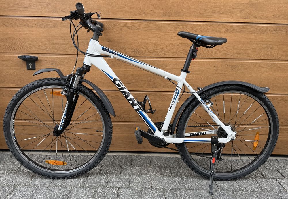 Rower górski Giant Revel 26 cali, biało-czarno-niebieski rama M