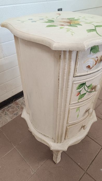 Mesinha pintada a mão
