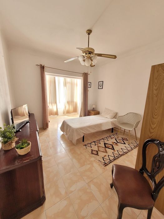 Quarto arrendar Almada