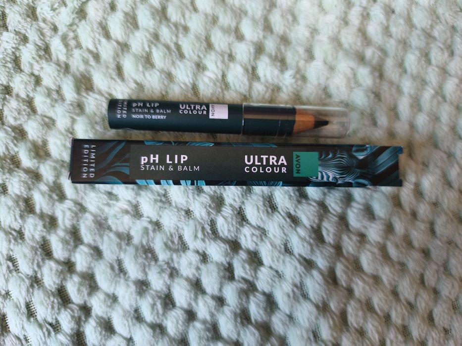 Avon - Ultra Colour - Balsam dopasowujący się do pH ust 1,2 g - NOIR TO BERRY