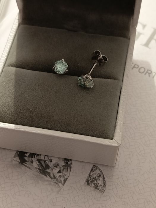 Nowe kolczyki z prawdziwym moissanitem GRA 0.5 ct w kolorze błękitnym