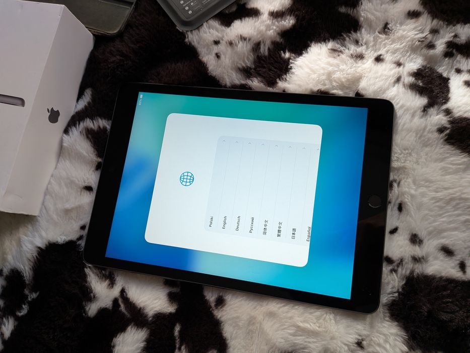 Apple iPad gen. 9 64Gb + akcesoria etui nillkin