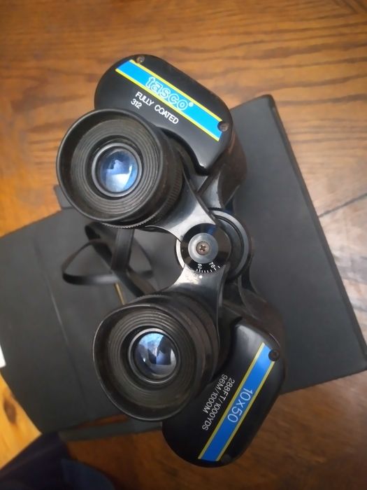 Продам бинокль tasco 10x50