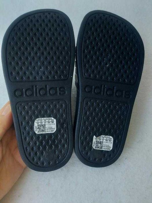 Дитячі шльопанці панталети капці adidas adilette aqua чорний