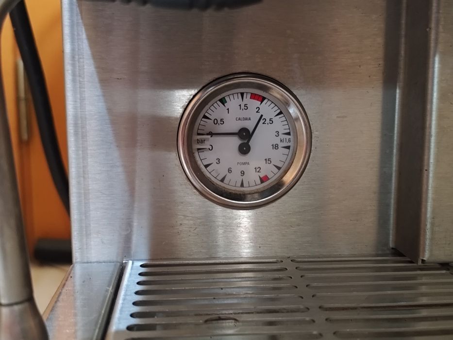 Máquina de Café Delta Mayor 2GR + Moinho Café  Rossi RR45