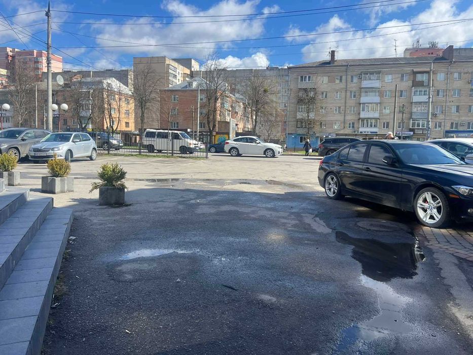 Продам комерційне приміщення (8387)
