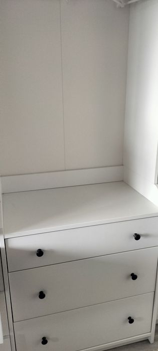 Hauga cabides com gavetas ótimo estado sem marcas