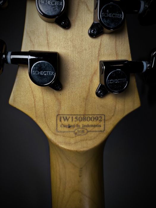 Guitarra Schecter Demon-6 com Floyd Rose + Captadores Duncan Designed