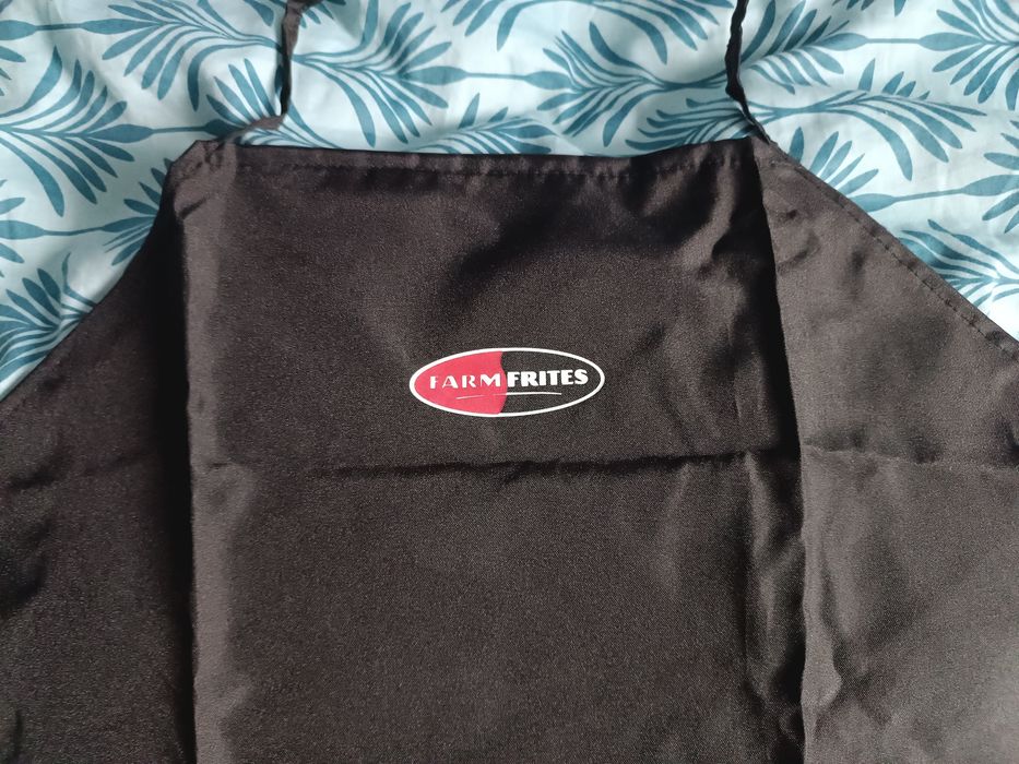 Czarny fartuch FarmFrites