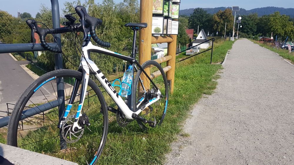 Rower szosowy TREK Domane 4.0 Disc rozm. 54.2 cm + akcesoria