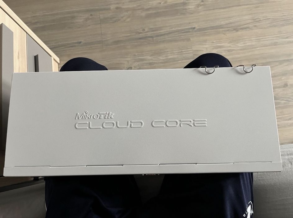 Router MikroTik Cloud Core
