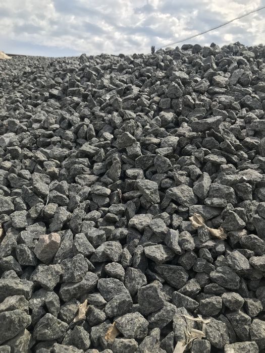 Песок  Щебень любой фракции.