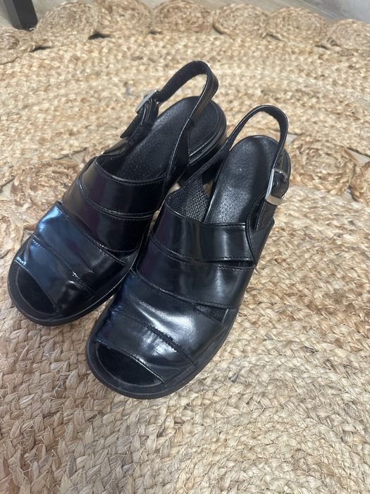 Czarne solidne sandały - buty 39