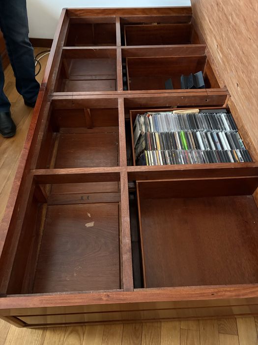 Cama de Solteiro em madeira maciça de “Pau Rosa” de Macau