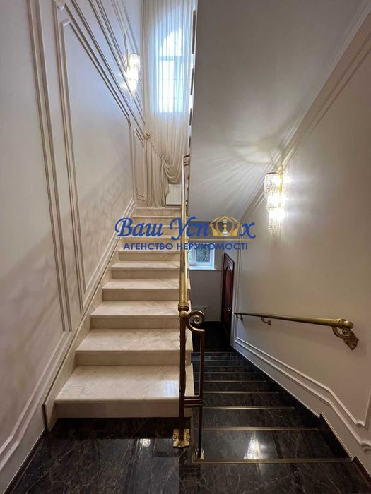 Продажа дома с ремонтом в классическом стиле на Софиевской Борщаговке.