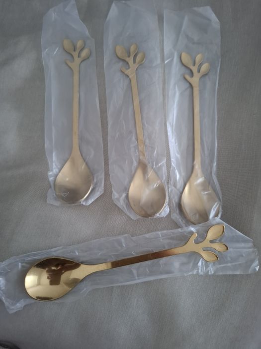 4 colheres douradas