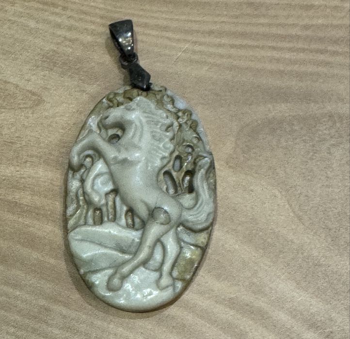 Кулон лошадь из нефрита