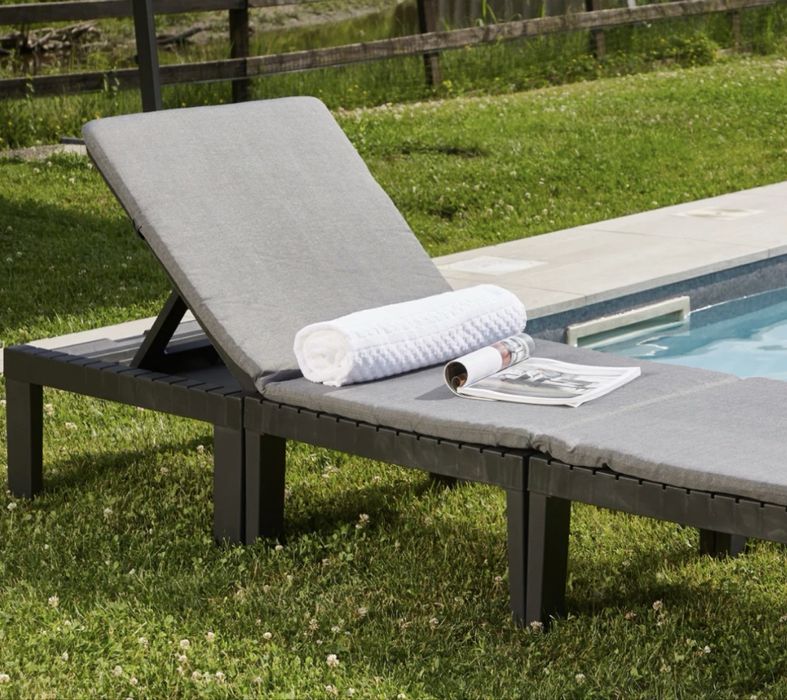 Conjunto/set de mesa +  cadeiras de jardim  ou espreguicadeira com almofadas
