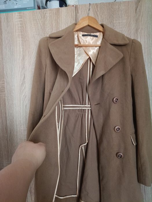 Płaszcz damski Guess S  (80 % wełna)