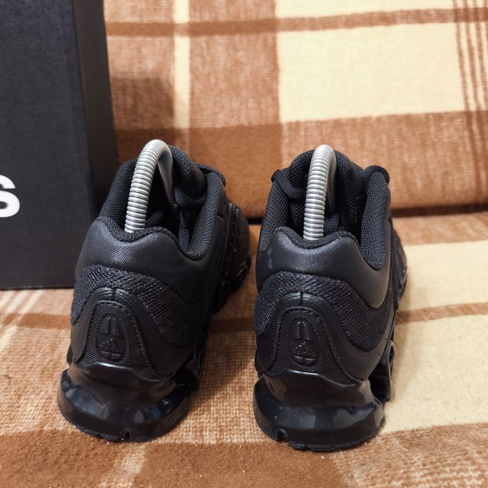 Нові кросівки Adidas Megaride