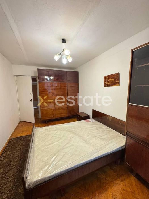 Продаж 4-кімнатної квартири в цегляній чешці в безпечному районі.