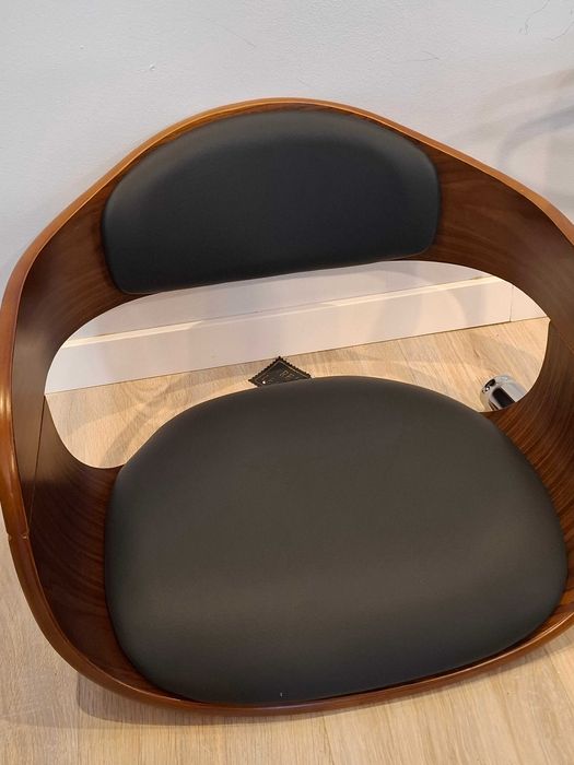 hoker , stołek barowy, gięte drewno i sztuczna skóra