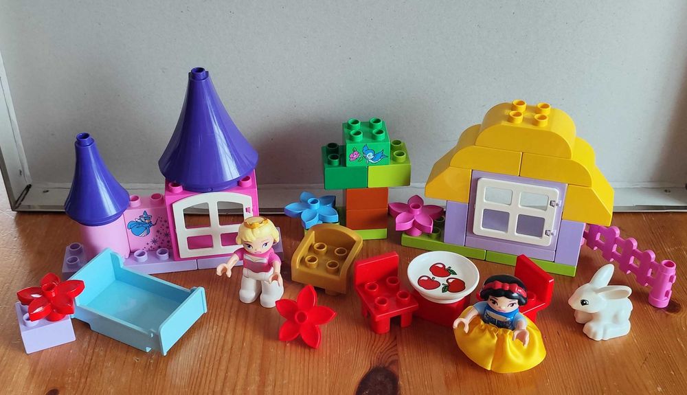 Lego Duplo 6151 Pokój Śpiącej Królewny i 6152 Chatka Królewny Śnieżki