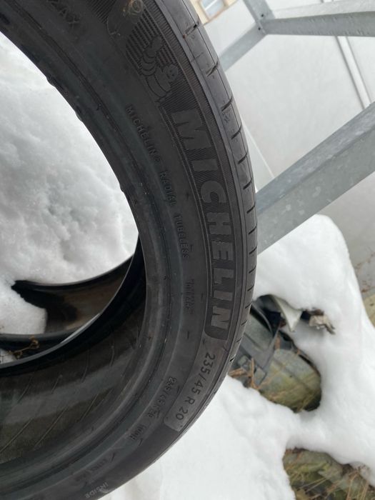 Продам резину michelin 235/45 r20