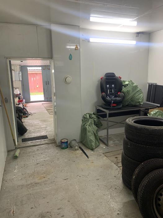 Продам гараж под склад сто Ньютона.  Коммунальная.новые дома