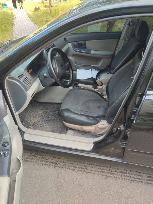Подається автомобіль