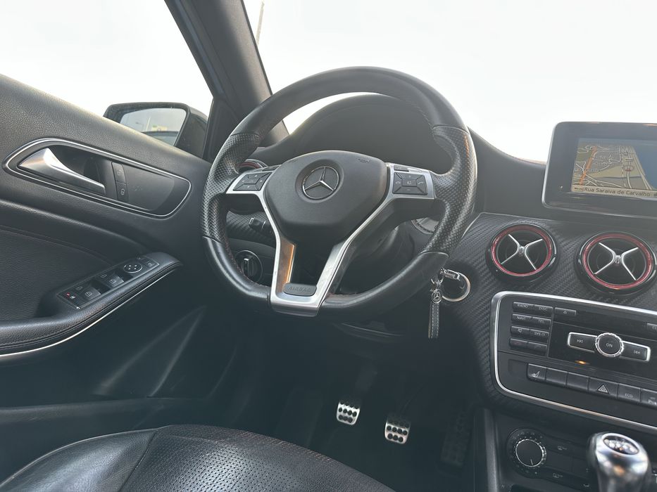 Mercedes-Benz A180 AMG Aceito Retoma