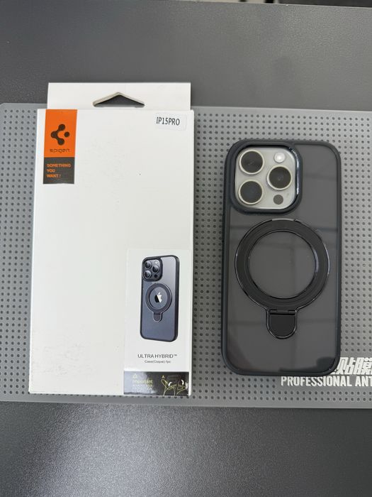 Чохол Spigen на Iphone 15 Pro