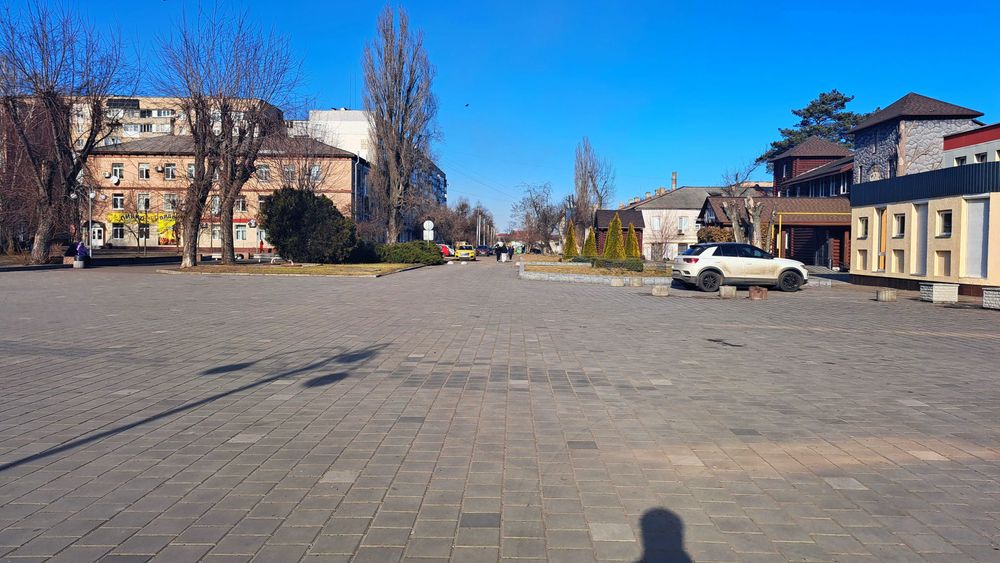 Приміщення р-н 700 річчя, є різні площі склад, офіси, своя підстанція.