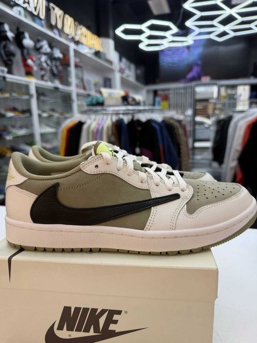 Jordan 1 Retro Neutral Olive R.42